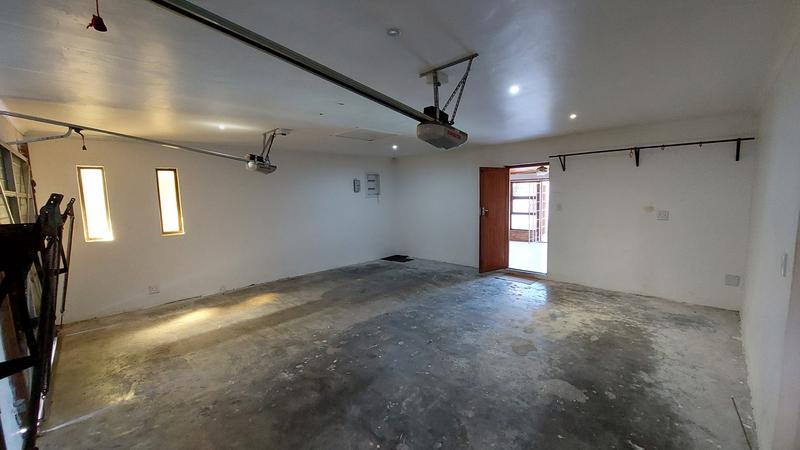 To Let 4 Bedroom Property for Rent in Blommendal Western Cape